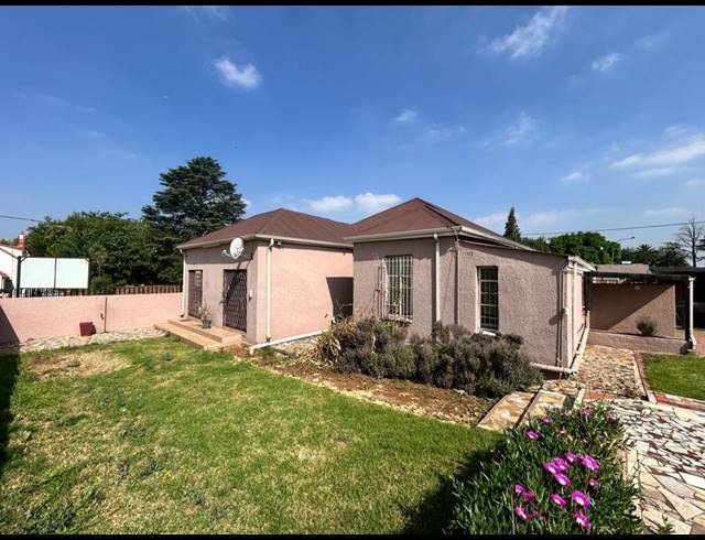 6 BEDROOM HOUSE FOR SALE IN SPRINGS CENTRAL